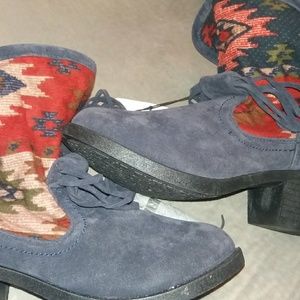 NWT RUE21 BLUE SUEDE BOOTS W/ SANTE FE' DESIGN